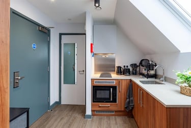 1 bed studio, 40-41 High Street, Englefield Green, Egham, TW209DP - Image 1